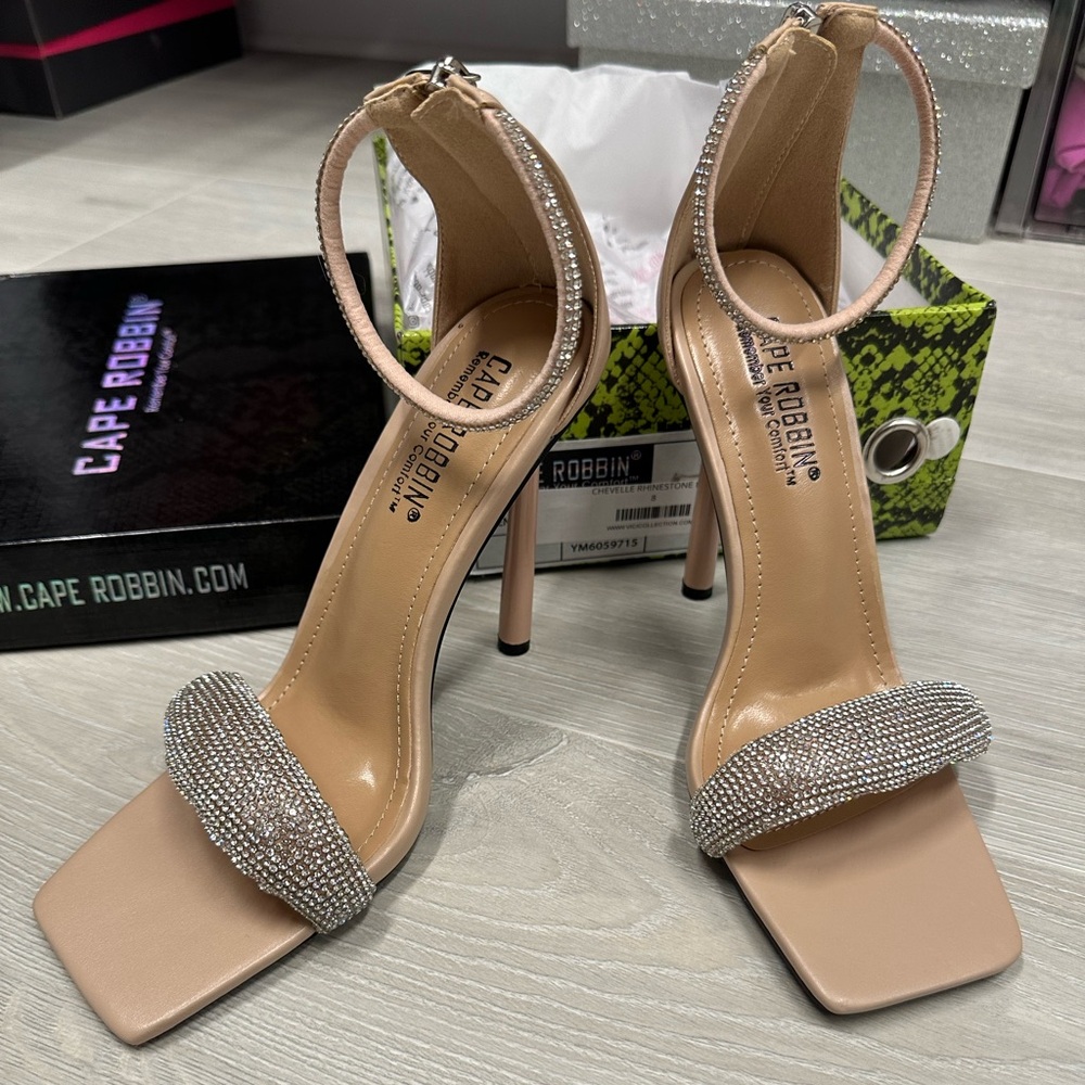 NEW Vici Sparkle Heels